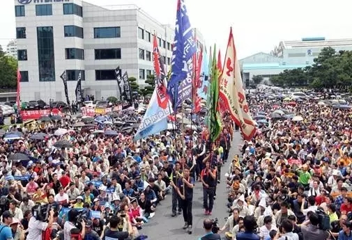 【震惊】7000集车司机大罢工！再次打击韩国航运业