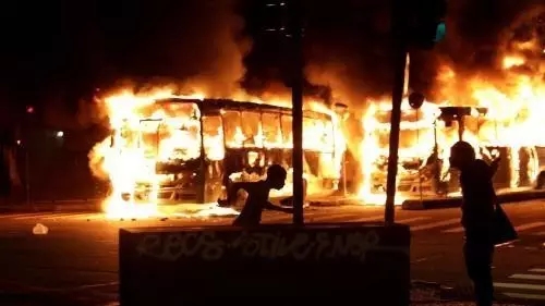 【突发】巴西首次出现最大规模罢工！场面火爆！