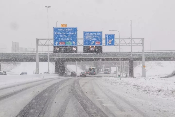 【提醒】暴雪致半个欧洲海陆空停摆，欧洲告急！